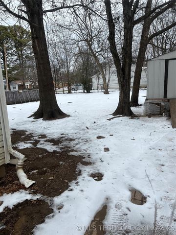 900 SE 7th Street, Wagoner, OK 74467