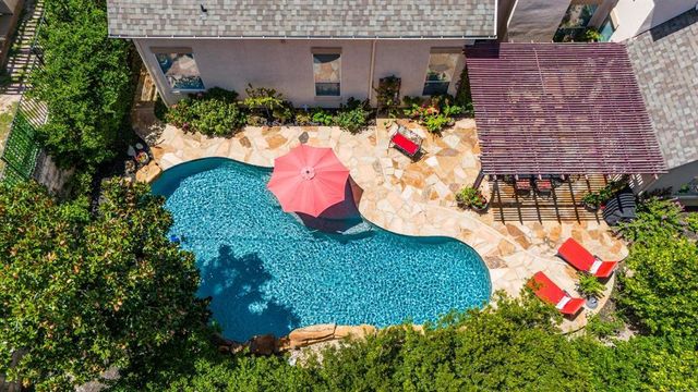 111 Whitley DR, Austin, TX 78738