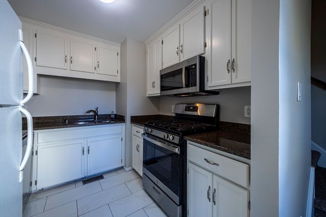 357 Boylston 3, Lowell, MA 01852