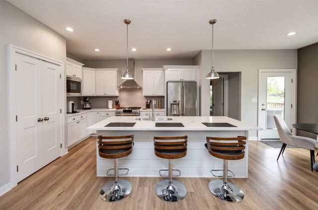 16004 Plum Drive, Urbandale, IA 50323