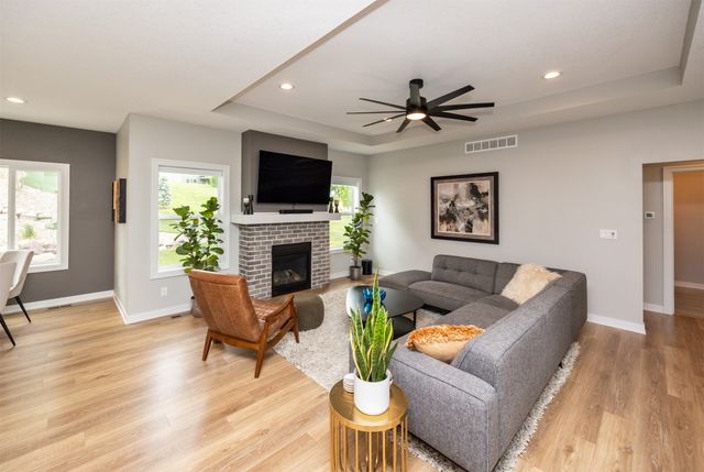 16004 Plum Drive, Urbandale, IA 50323