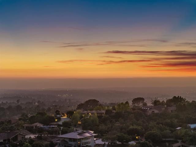 2166 Camino Cantera, Vista, CA 92084