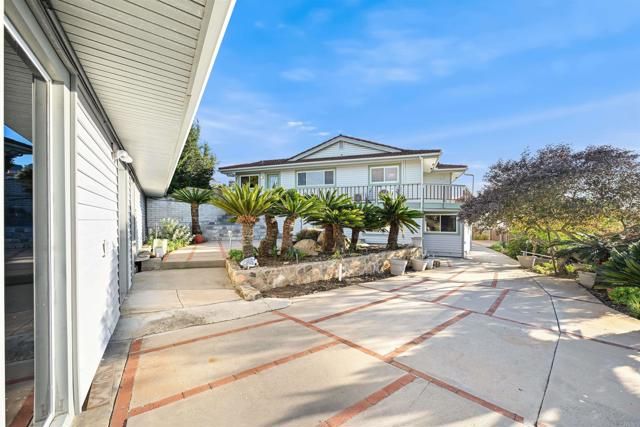 2166 Camino Cantera, Vista, CA 92084