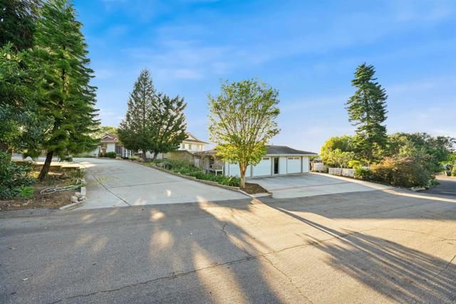 2166 Camino Cantera, Vista, CA 92084