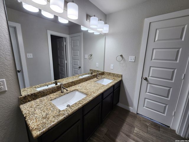 319 CREEKSIDE CURV, New Braunfels, TX 78130