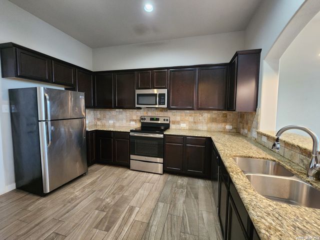 319 CREEKSIDE CURV, New Braunfels, TX 78130