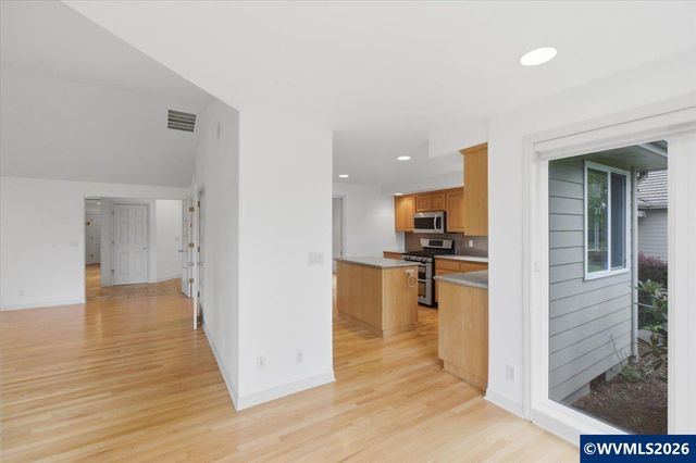 702 Castle Pines Dr N, Keizer, OR 97303