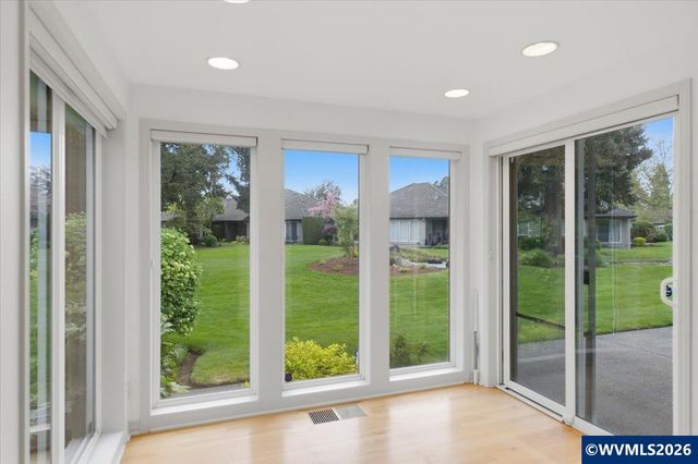 702 Castle Pines Dr N, Keizer, OR 97303