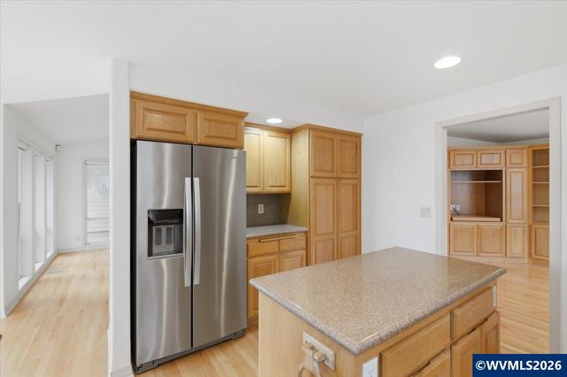 702 Castle Pines Dr N, Keizer, OR 97303