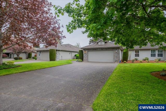 702 Castle Pines Dr N, Keizer, OR 97303