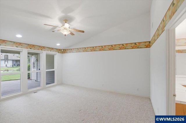 702 Castle Pines Dr N, Keizer, OR 97303