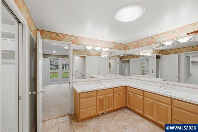 702 Castle Pines Dr N, Keizer, OR 97303