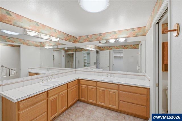 702 Castle Pines Dr N, Keizer, OR 97303