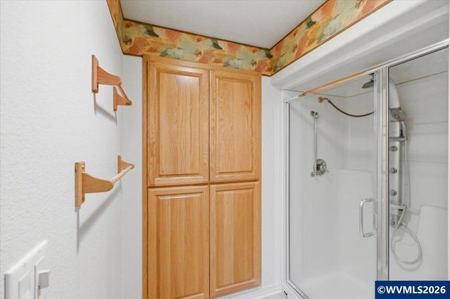 702 Castle Pines Dr N, Keizer, OR 97303