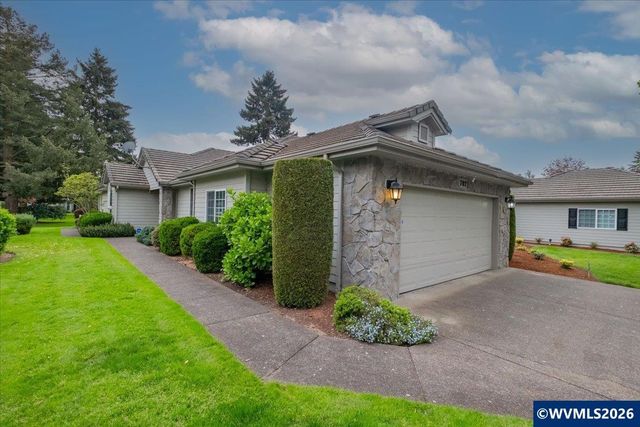 702 Castle Pines Dr N, Keizer, OR 97303