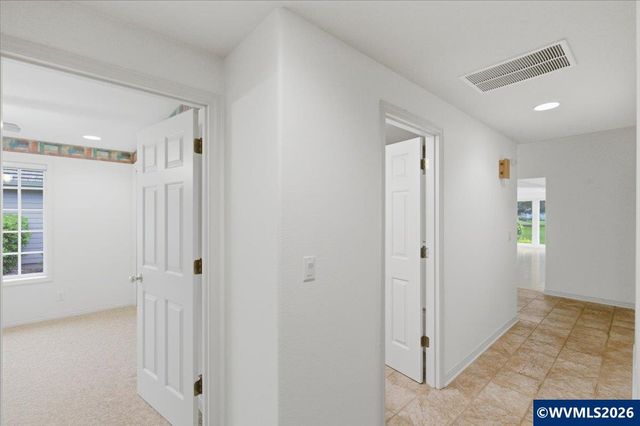 702 Castle Pines Dr N, Keizer, OR 97303