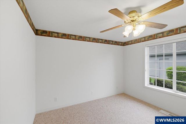 702 Castle Pines Dr N, Keizer, OR 97303