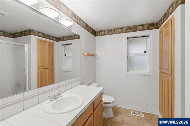 702 Castle Pines Dr N, Keizer, OR 97303