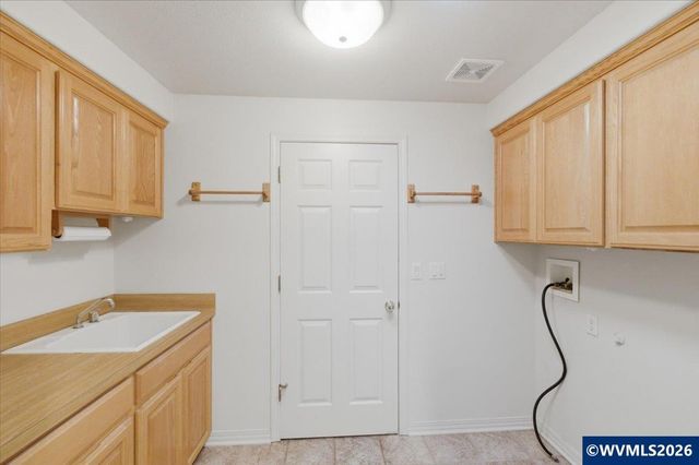 702 Castle Pines Dr N, Keizer, OR 97303