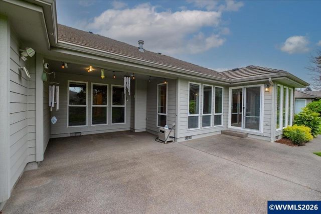 702 Castle Pines Dr N, Keizer, OR 97303