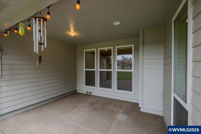 702 Castle Pines Dr N, Keizer, OR 97303