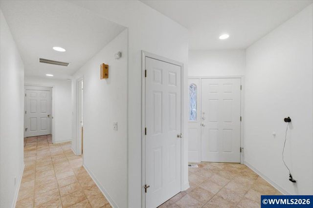 702 Castle Pines Dr N, Keizer, OR 97303