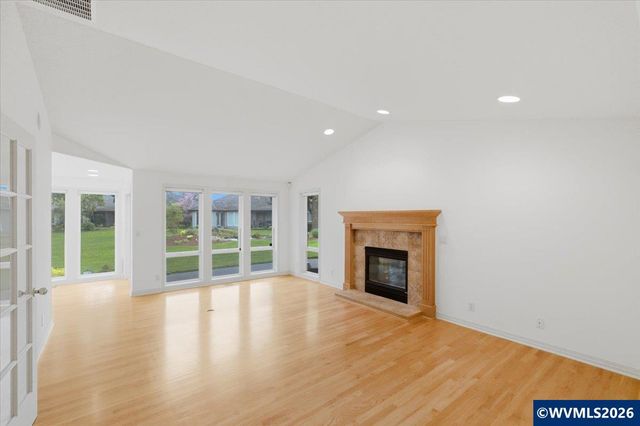 702 Castle Pines Dr N, Keizer, OR 97303