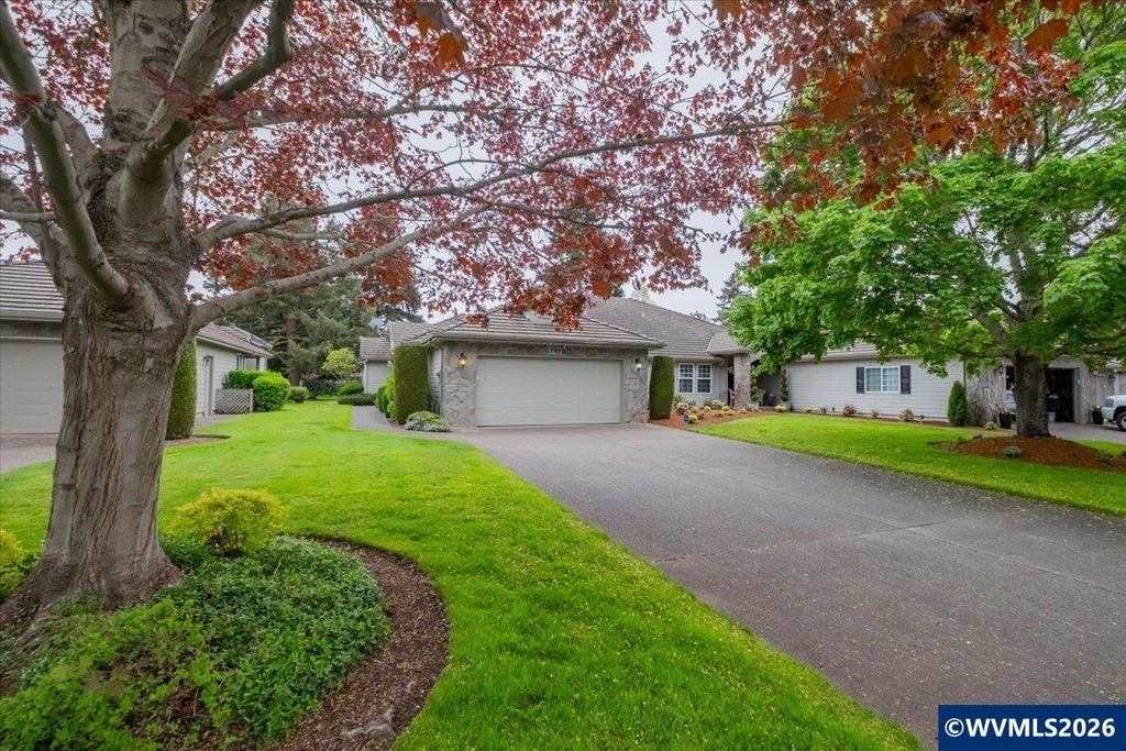 702 Castle Pines Dr N, Keizer, OR 97303