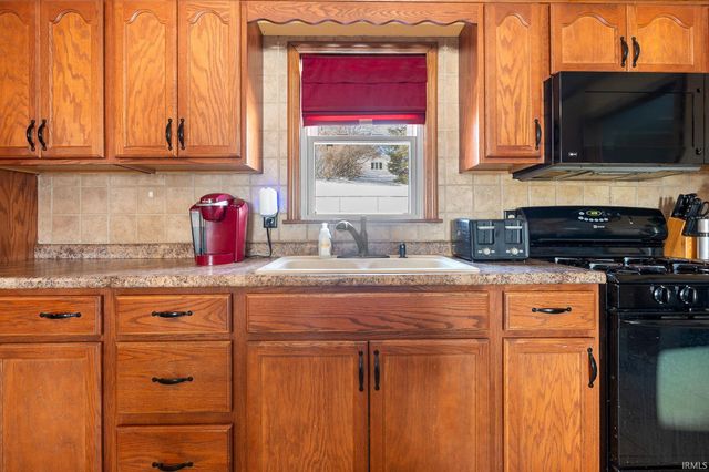 7564 N Roanoke Road, Huntington, IN 46750