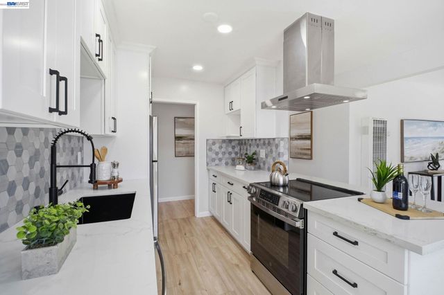 3136 Mission View Dr, Fremont, CA 94538