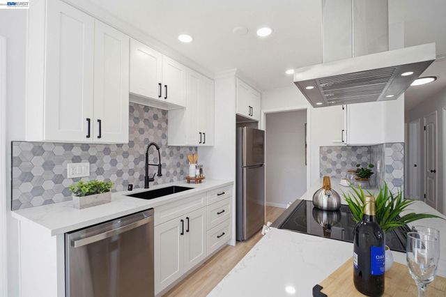 3136 Mission View Dr, Fremont, CA 94538