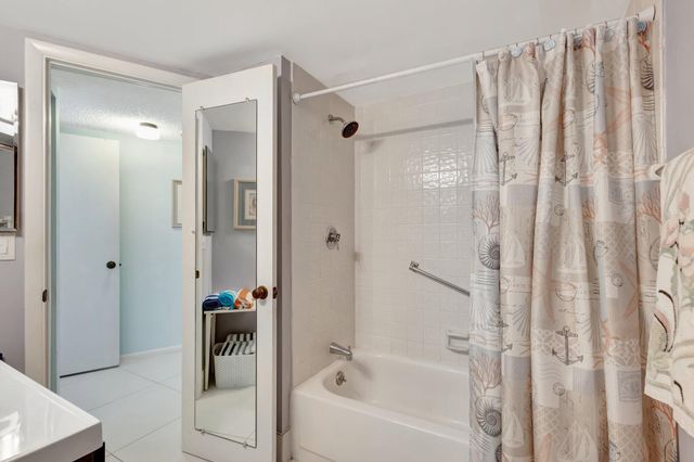 2800 N Ocean Drive A-17c, Singer Island, FL 33404