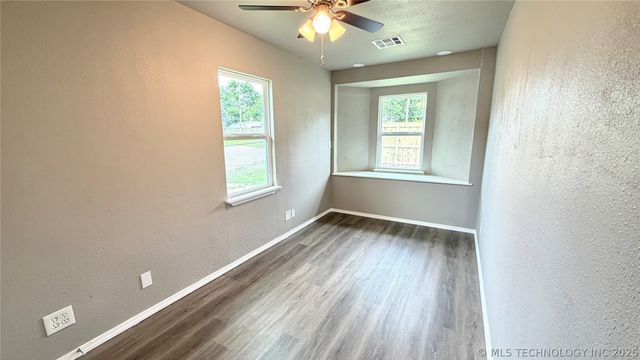 1700 S Park Street, Sapulpa, OK 74066