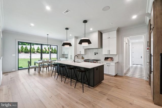 7805 CAYUGA AVE, Bethesda, MD 20817