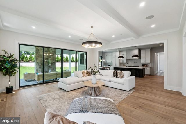 7805 CAYUGA AVE, Bethesda, MD 20817