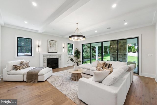 7805 CAYUGA AVE, Bethesda, MD 20817