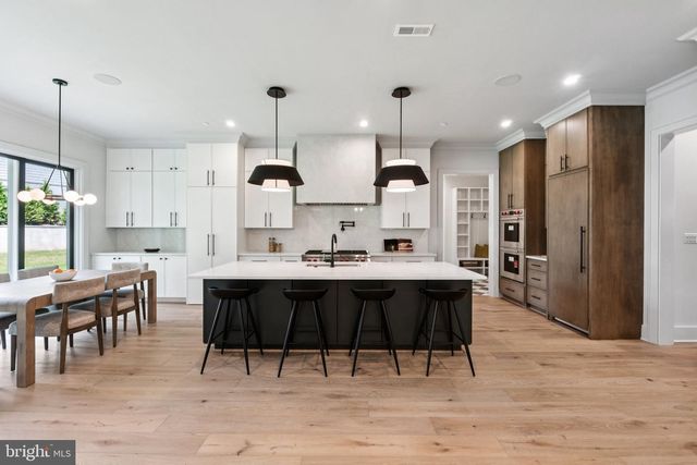 7805 CAYUGA AVE, Bethesda, MD 20817