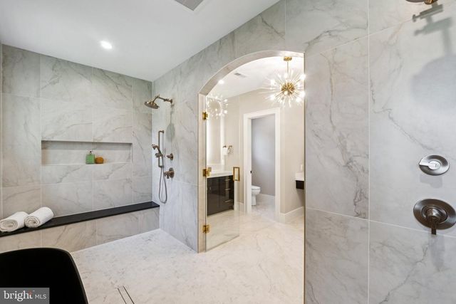 7805 CAYUGA AVE, Bethesda, MD 20817