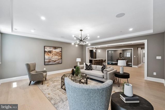 7805 CAYUGA AVE, Bethesda, MD 20817