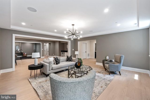 7805 CAYUGA AVE, Bethesda, MD 20817