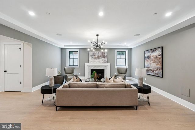 7805 CAYUGA AVE, Bethesda, MD 20817