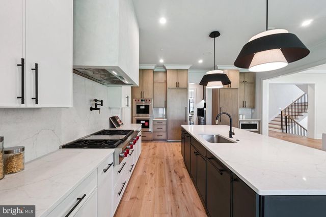 7805 CAYUGA AVE, Bethesda, MD 20817