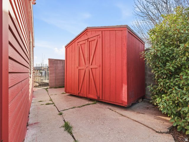 2885 E LORAN DR, Millcreek, UT 84109