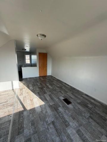 16828 W Chicago Street, Detroit, MI 48228