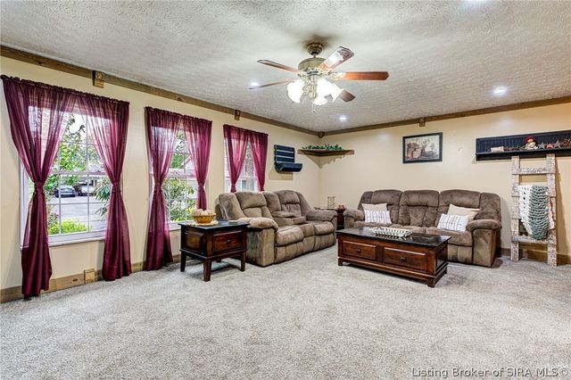 917 Castlewood Drive, New Albany, IN 47150