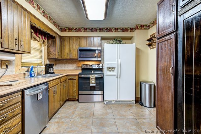 917 Castlewood Drive, New Albany, IN 47150