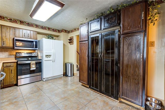 917 Castlewood Drive, New Albany, IN 47150