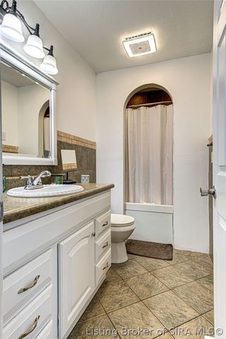 917 Castlewood Drive, New Albany, IN 47150