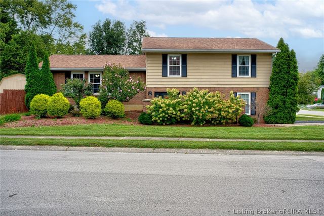 917 Castlewood Drive, New Albany, IN 47150