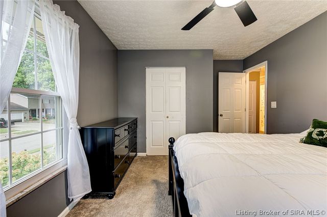 917 Castlewood Drive, New Albany, IN 47150